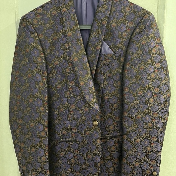 TALLIA Purple and Gold Brocade Tuxedo Blazer - Picture 4 of 11